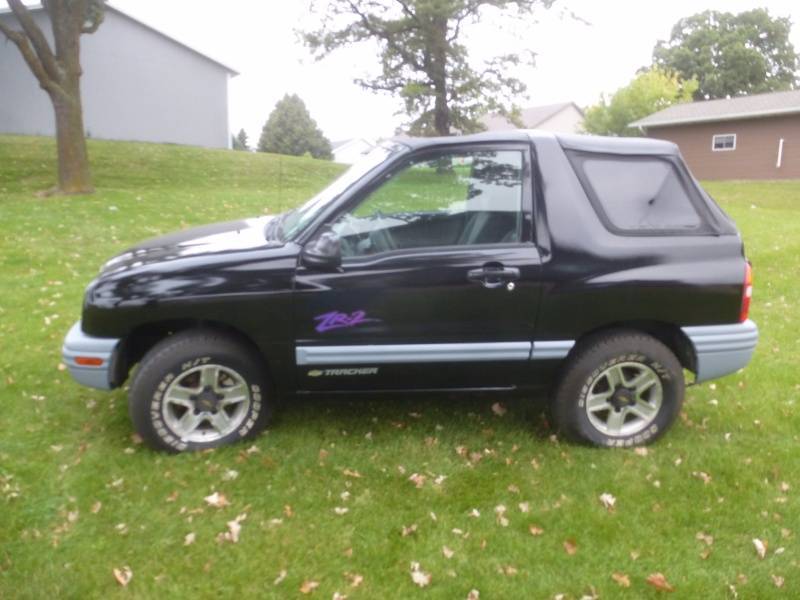 lot 1 image: 2002 Chevy Tracker 4WD