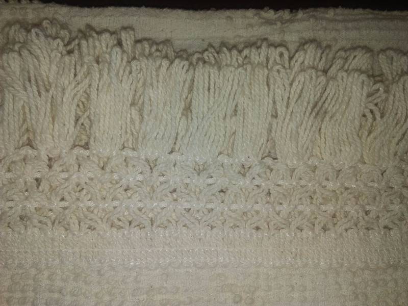 lot 7 image: Chenille Double Bed Spread, good vintage condition, no visible flaws