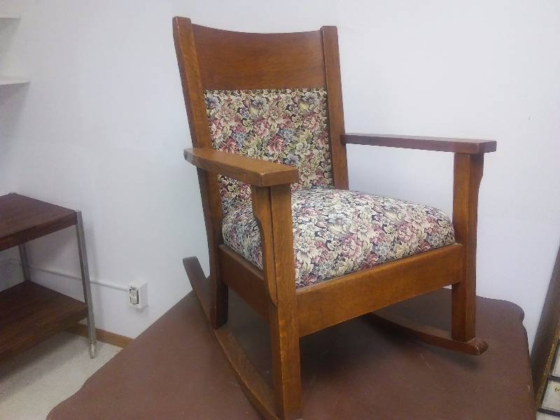 lot 10 image: Vintage Tapestry Upholstered Rocker, Excellent Condition