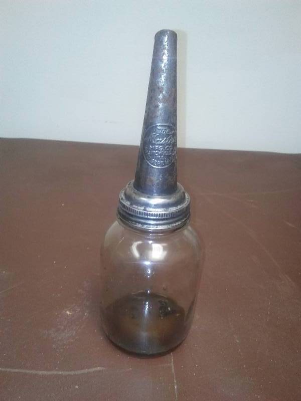 lot 15 image: 1926 Vintage The Master Oil Spout and jar  super