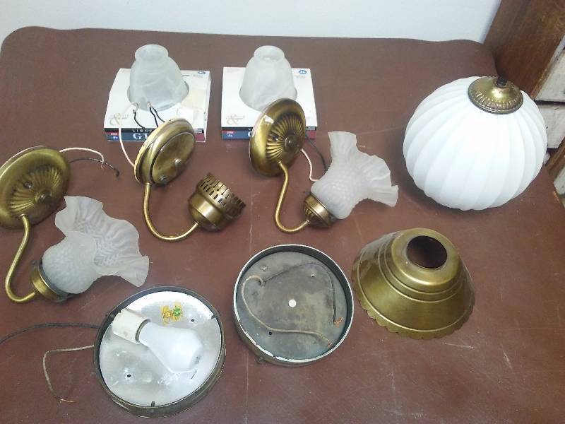 lot 17 image: Vintage Brass Light Fixtures and globes (9)