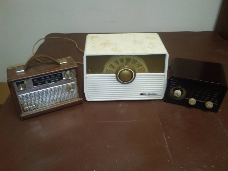 lot 19 image: Vintage Radios (3) Arvin, RCA Victor, Blonder-Tongue (Yes, that is what it says)