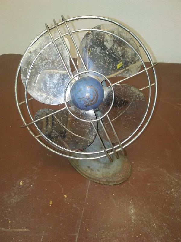 lot 32 image: Airstream Electric Fan, 8, cast base, chrome blades, no cord, steam punk