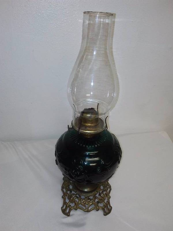 lot 51 image: Exquisite Eagle Brand Green Kerosene Lamp, very unique