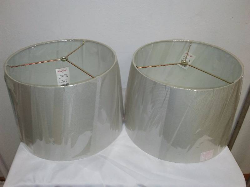 lot 52 image: Lamp Shades, New (2)