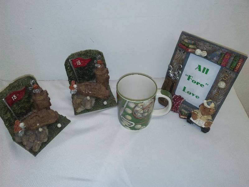 lot 59 image: Golf Office Set, book ends, picture frame, coffee mug