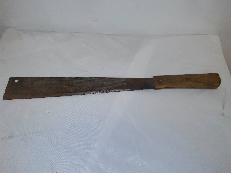 lot 65 image: Vintage Machete, Sharp, Authentic, Wood Handle