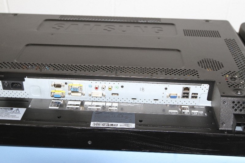lot 7 image: Samsung 40 Commercial-Grade Ultra-Thin Bezel LCD Video Wall Monitor 400UXN-2