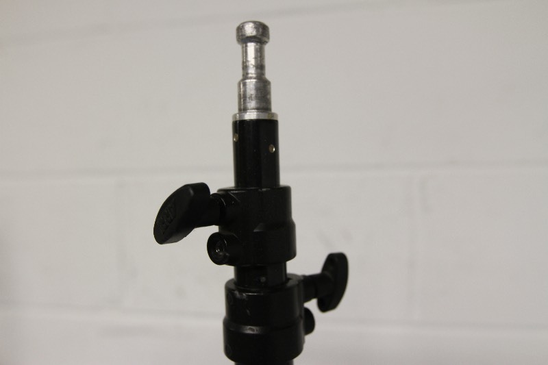 lot 18 image: PAIR of ARRI AS2 Lightweight Telescoping PhotographyLight Stands