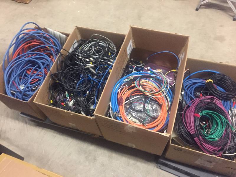 lot 91 image: HUGE Lot of Miscellaneous Audio, Video & Computer Cables