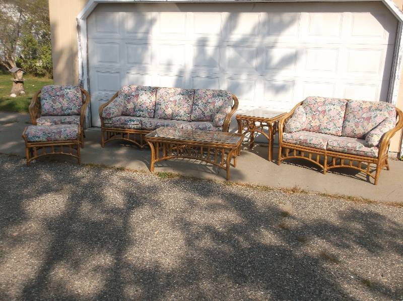 St. Cloud 135 John Deere Patio Set Furniture KBID