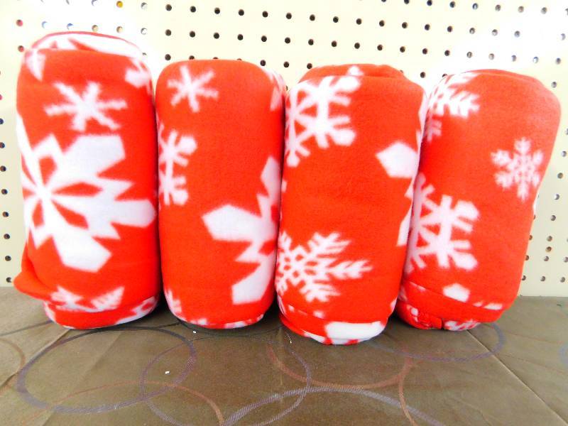 4 FLEECE SNOWFLAKE BLANKETS