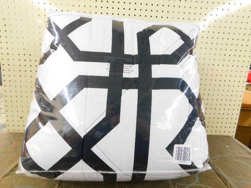 Alcove Triad 20 pc bed set- KING, MSRP $99.99