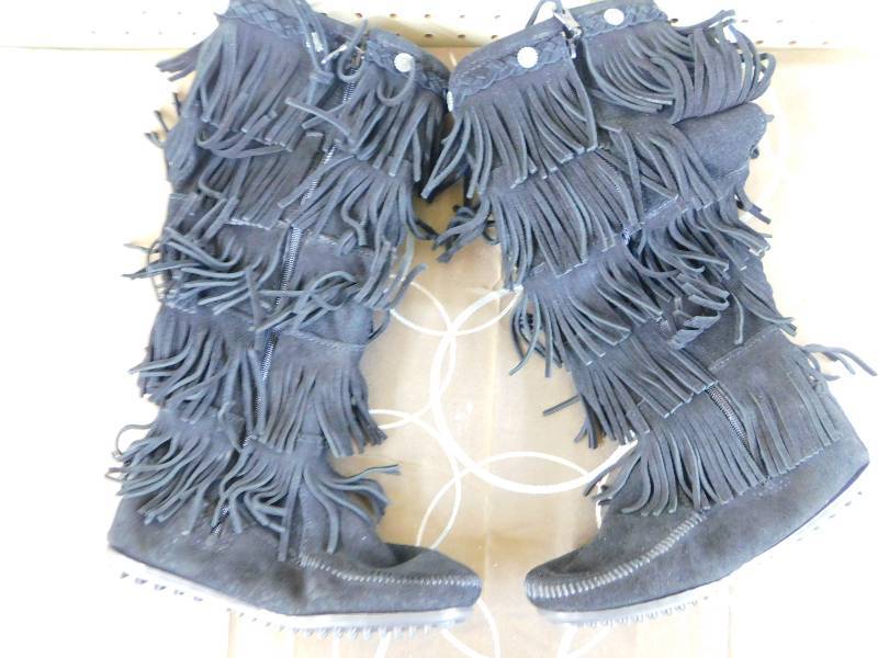 Minnetonka Womens 5 Layer Fri Black SIZE 7, MSRP $129.99