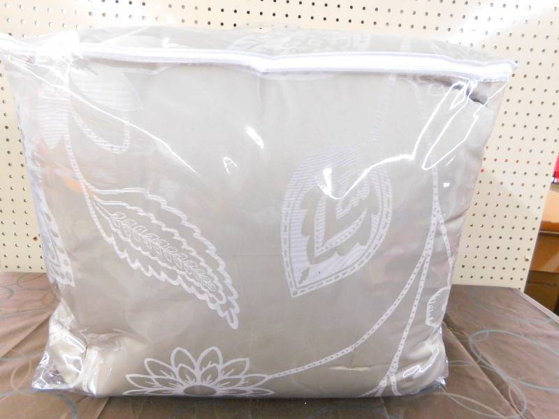 Mcleland Iberia 9 PC Set King , MSRP $159.99