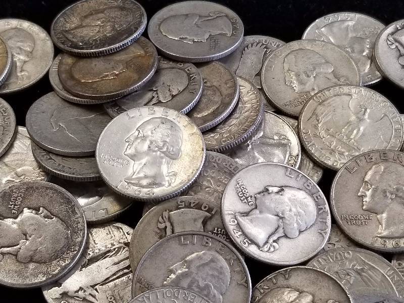 GROUP OF 44 MIXED US SILVER QUARTERS (8.7 TROY OZ)