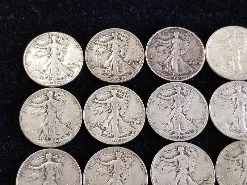 GROUP OF 16 US WALKING LIBERTY SILVER HALF DOLLARS AS PICTURED