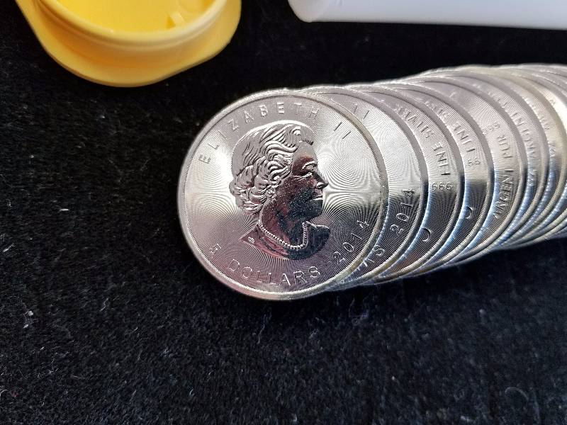 ORIGINAL ROLL OF (25) 1 TROY OZ. .999 FINE SILVER 2014 CANADA MAPLE LEAFS