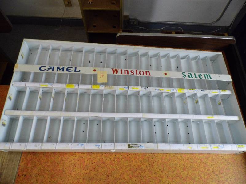 lot 16 image: Cigarette Dispenser