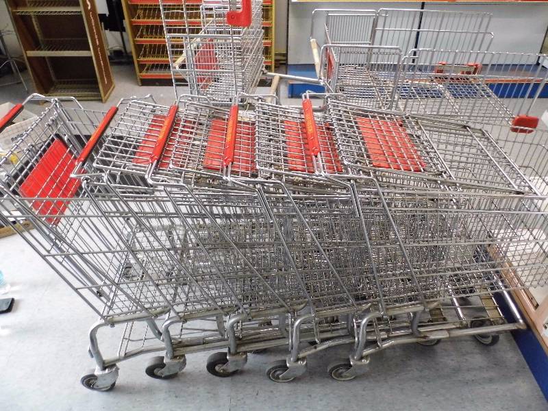 lot 17 image: Shopping Carts