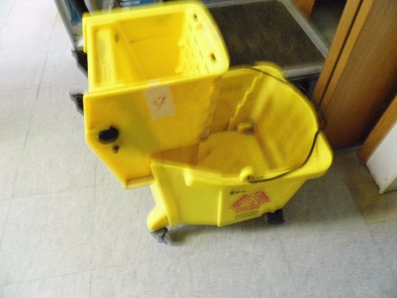 lot 32 image: Mop Bucket