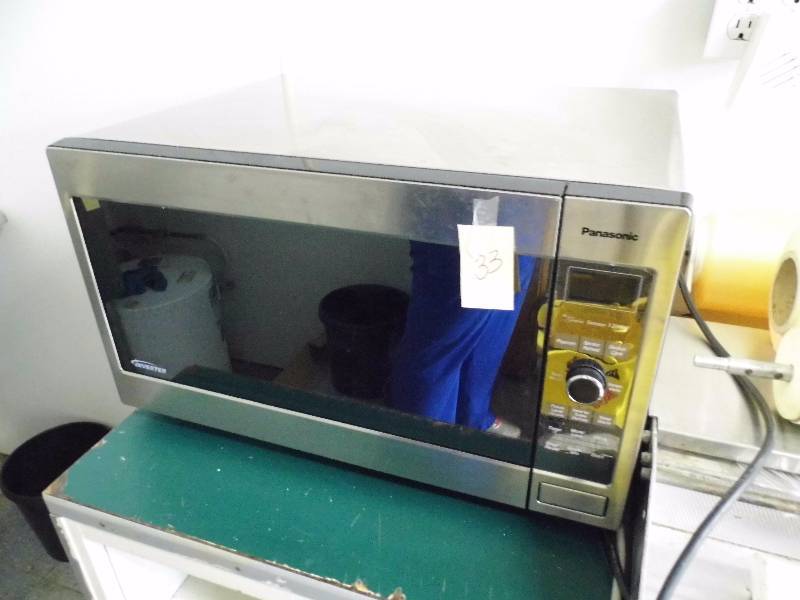 lot 33 image: Panasonic Microwave