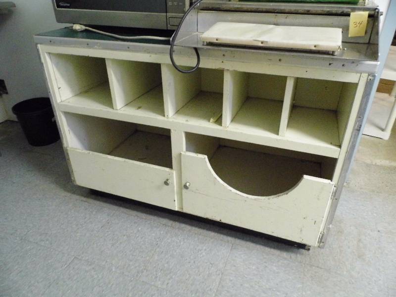 lot 35 image: 2 Shevling Units