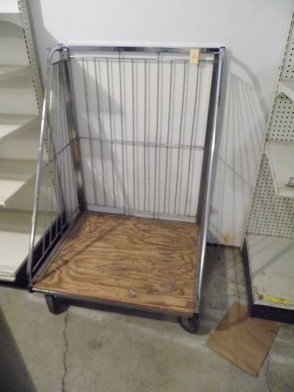 lot 42 image: Rolling Rack