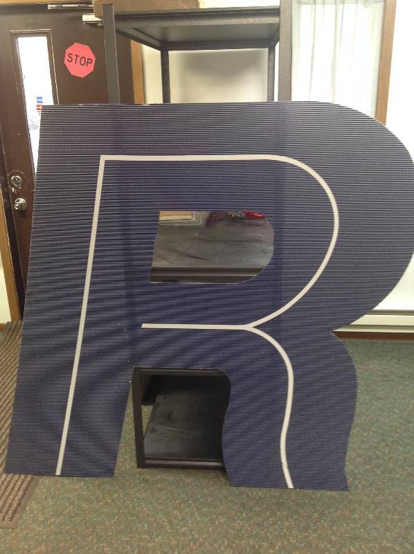 Plexiglas letter R