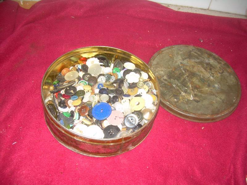 VINTAGE BUTTONS