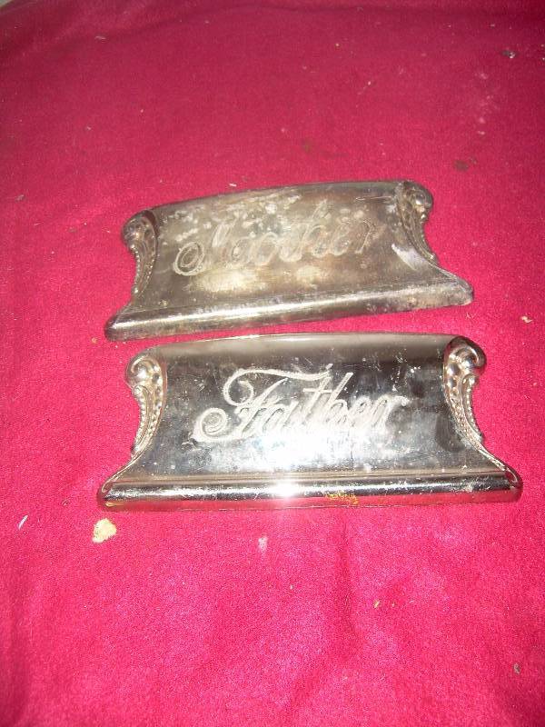 ANTIQUE MOYHER AND FATHER PLAQUES