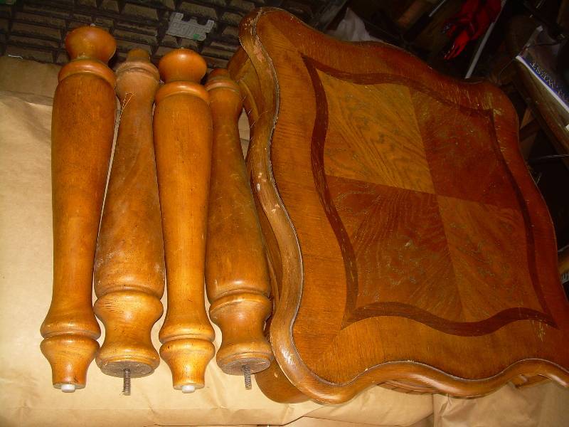 VINTAGE TABLE