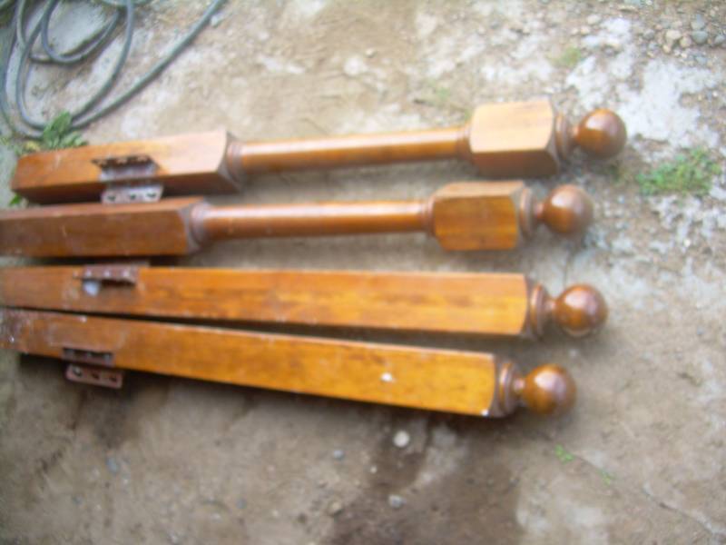 4 OAK BED POSTS