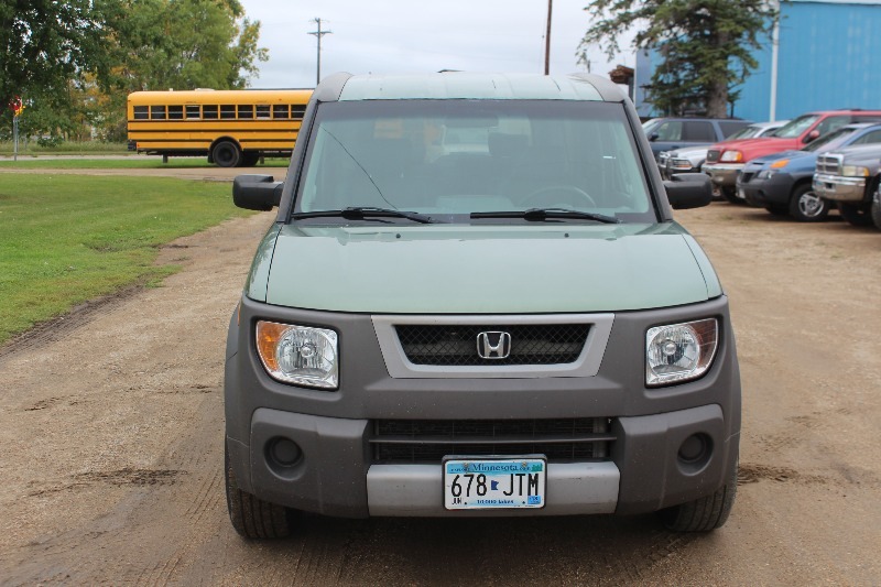 lot 1821 image: 2004 Honda Element AWD