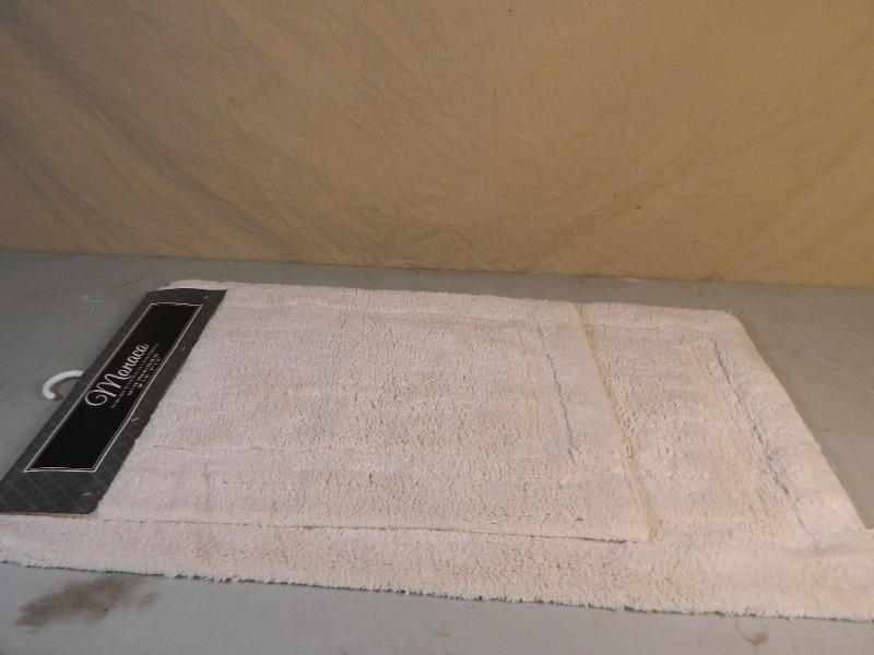 lot 22 image: New 2 PC Bath Rug Set