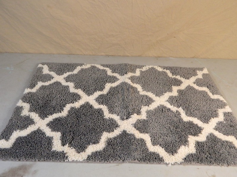 lot 25 image: New Designer Rug