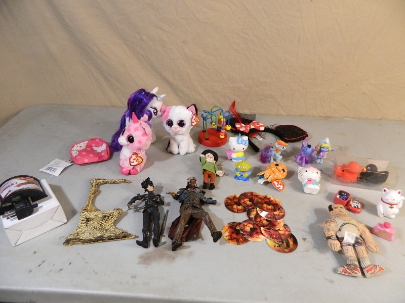 lot 43 image: Horror Movie Figurines, Beanie Babies, More
