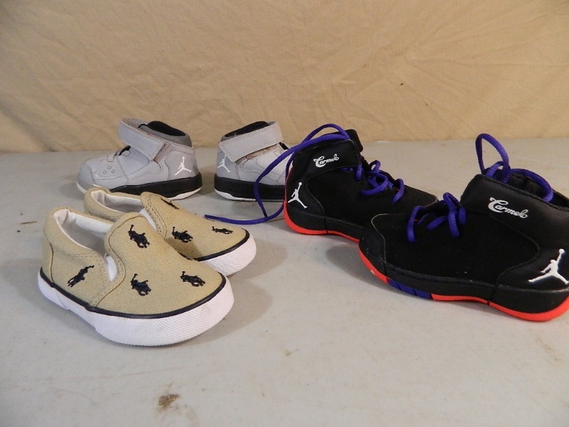 lot 57 image: BabyToddler Shoes