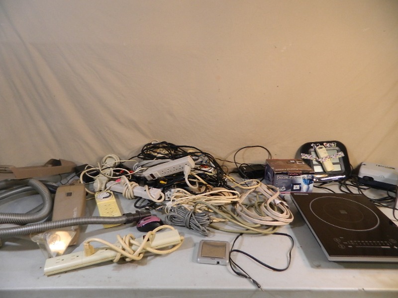 lot 76 image: Assorted Electronics