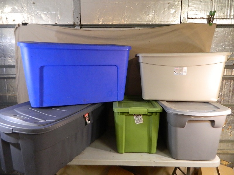 lot 80 image: 5 Assorted Totes with Lids