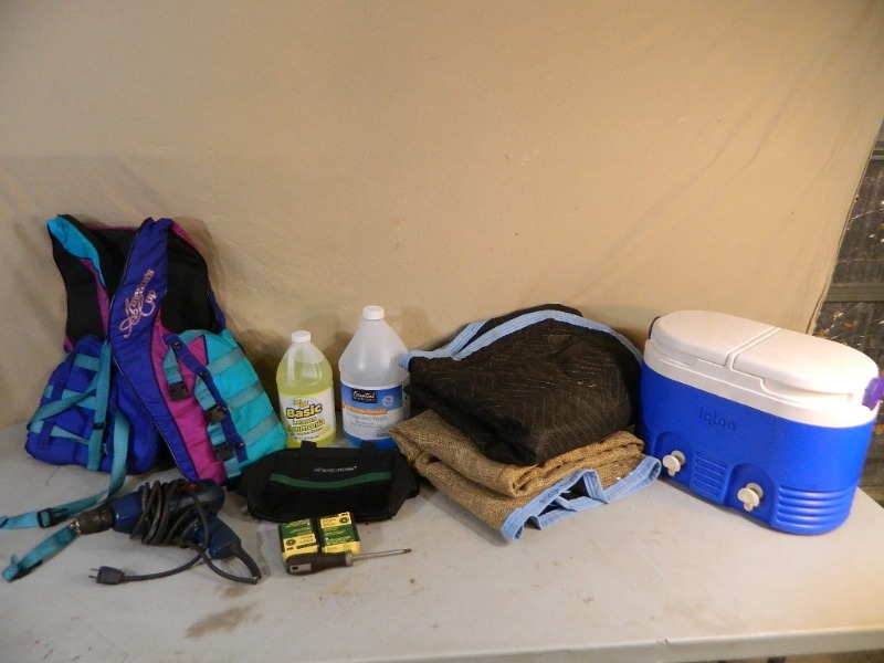 lot 89 image: Moving Blankets, Lifejacket, Drill, and More
