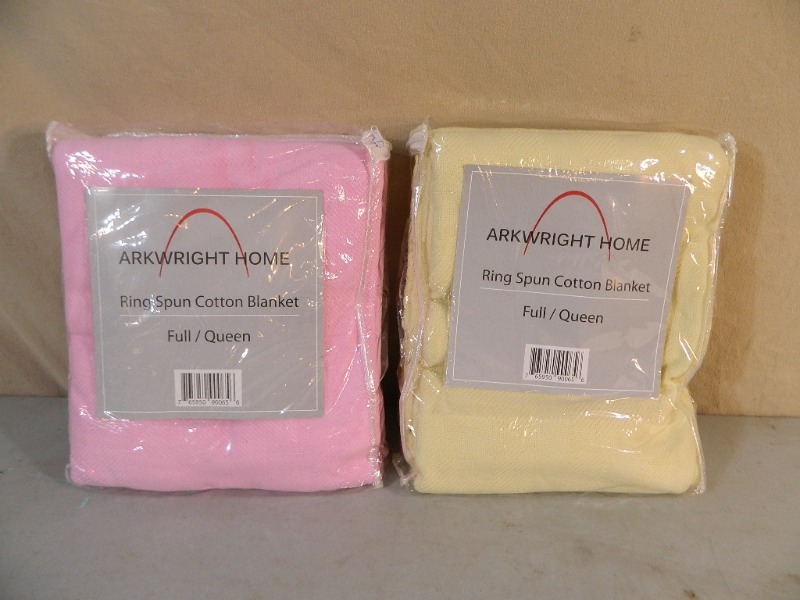 lot 124 image: 2 New FullQueen Blankets