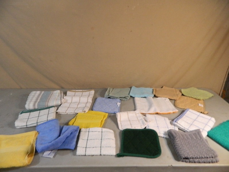 lot 137 image: 20 New Towels and More
