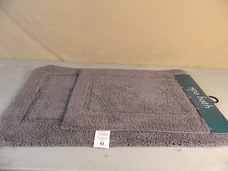 lot 138 image: New 2 Pc Bath Rug Set