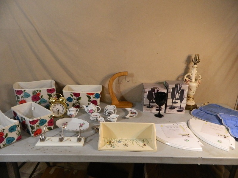 lot 148 image: Home Decor and More