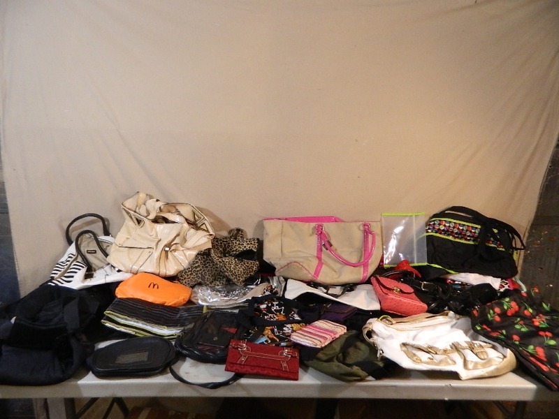 lot 153 image: Purses, Wallets, and More