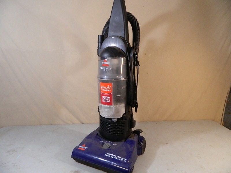 lot 165 image: Bissel Bagless Vacuum