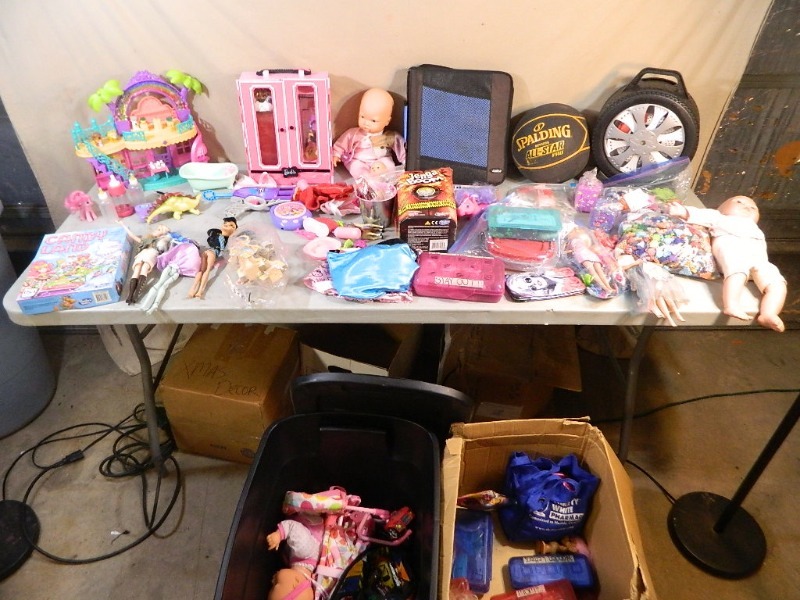 lot 171 image: Toys and More