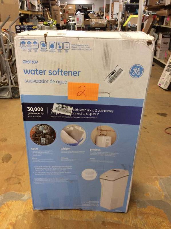 lot 2 image: GE Water Softner GXSF30V not used small crack see picture