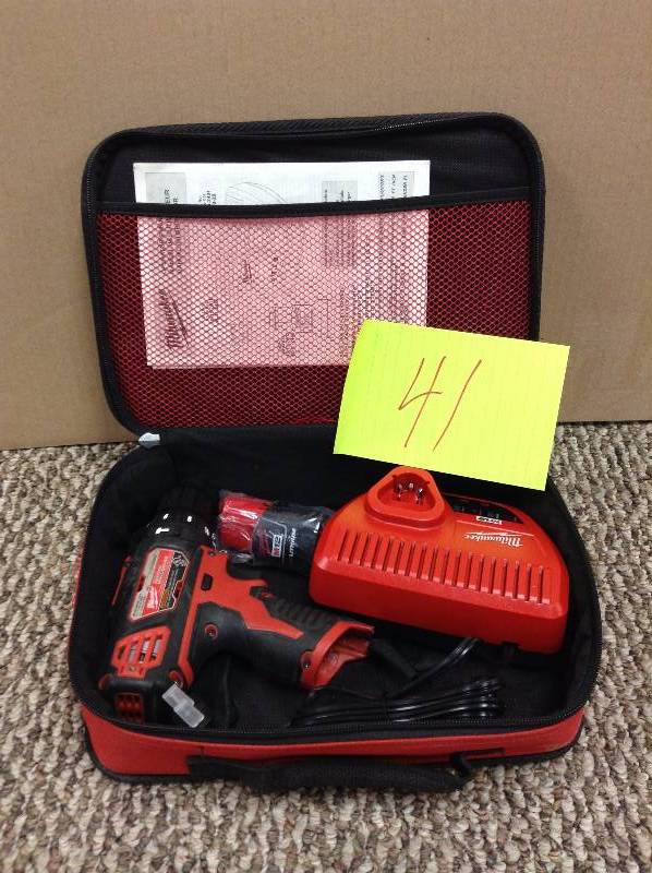 lot 41 image: Milwaukee M12 12-Volt Lithium-Ion Cordless 38 in. Hammer DrillDriver